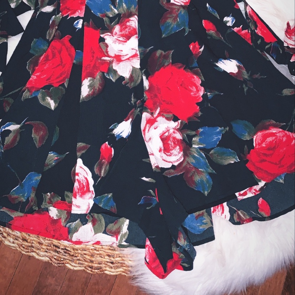 Solaris Style Romper🌹 - Picture 5 of 6